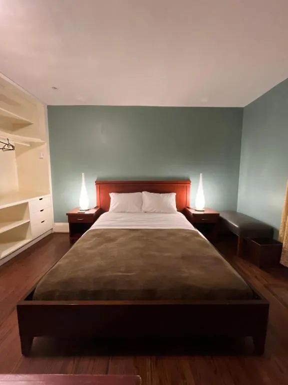Huntley Inn Toronto Canada