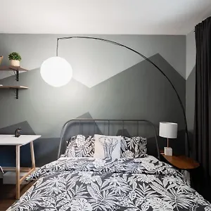 Homestay Spacious With Ensuite Bathroom Near Subway, Koreatown & Uoft, Toronto
